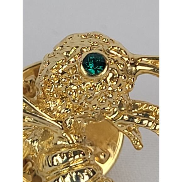 Vintage SC Signed Gold Tone Bee with Green CZ Eyes Brooch Shoulder Pin - Picture 2 of 5